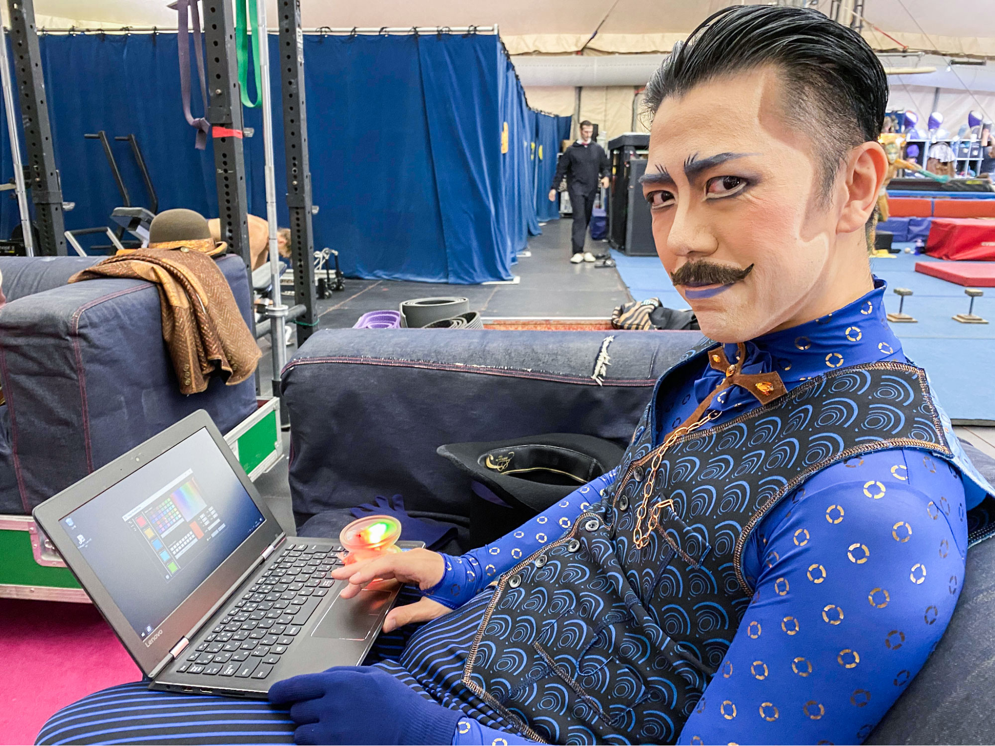 シルク・ドゥ・ソレイユ『KURIOS』の演出に光るスマート・ヨーヨー「7