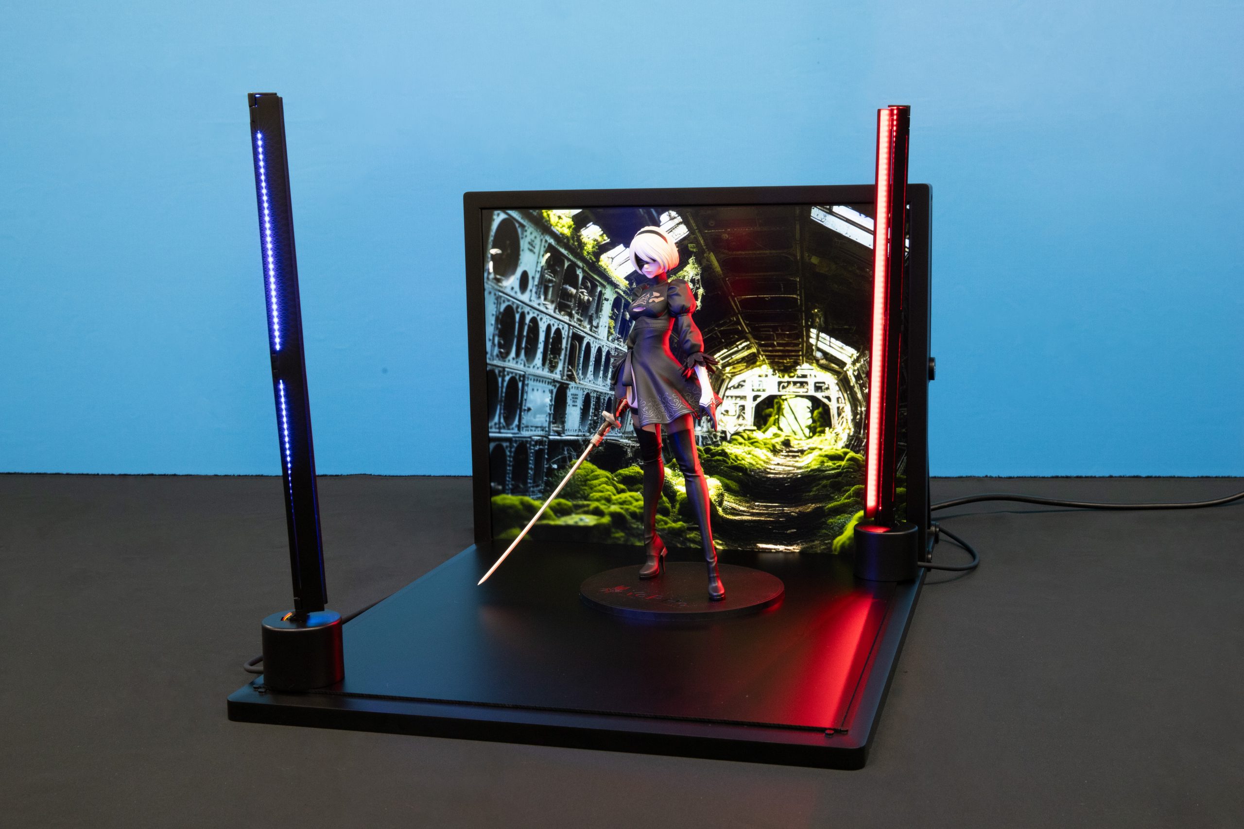 ディスプレイとLEDでフィギュアの世界観を再現できる展示・撮影